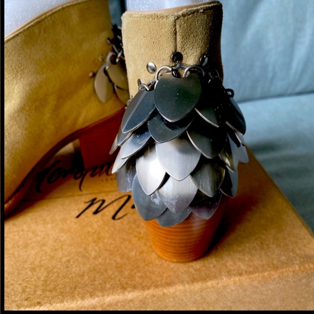 Matisse Tan suede Ankle Boots with Silver Metal Scales atheel FREE PEOPLE SIZE 8